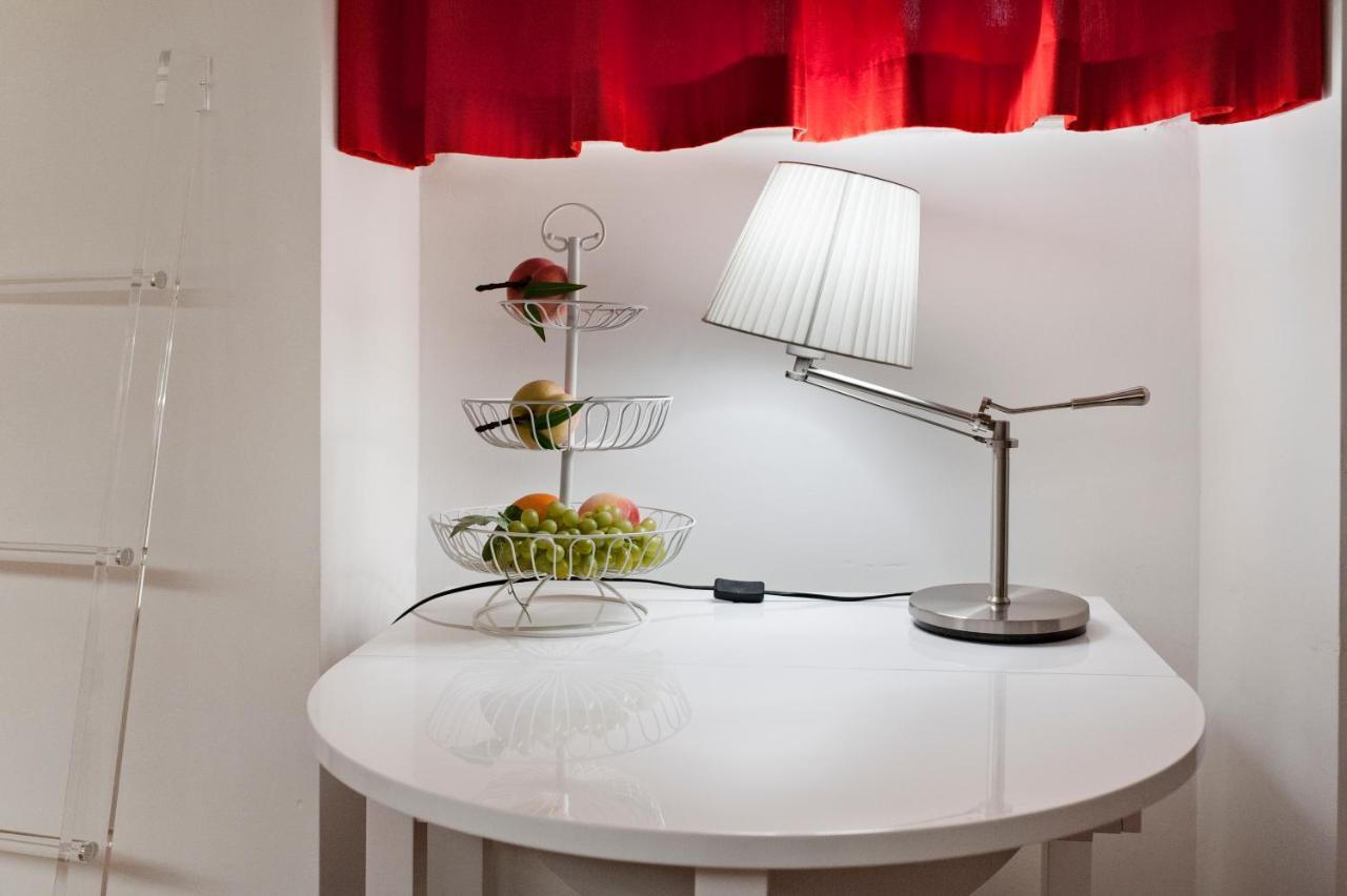 Casa Dell'Arco Old Town - Sit Apartment เลชเช ภายนอก รูปภาพ