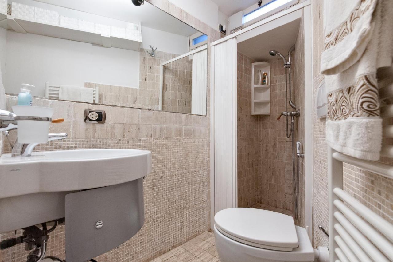 Casa Dell'Arco Old Town - Sit Apartment เลชเช ภายนอก รูปภาพ