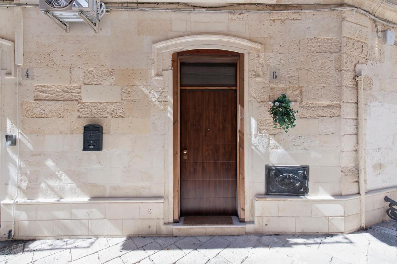 Casa Dell'Arco Old Town - Sit Apartment เลชเช ภายนอก รูปภาพ
